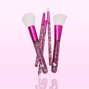 The Creme Shop Sanrio Hello Kitty Luv Wave Makeup Brush Collection (Set of 5)